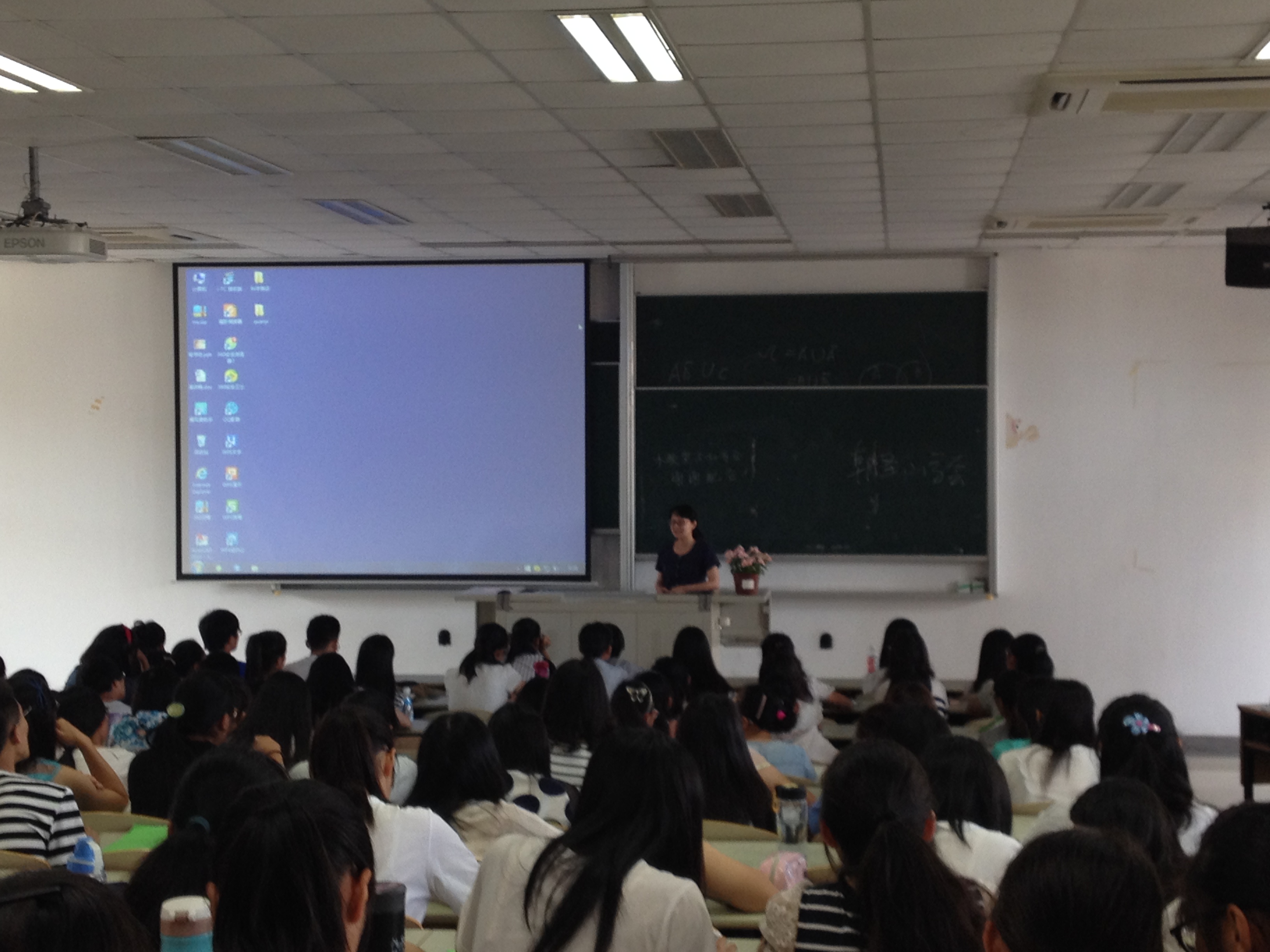 14级辅导员曹亮老师主持公司2015级新生成长营启动仪式